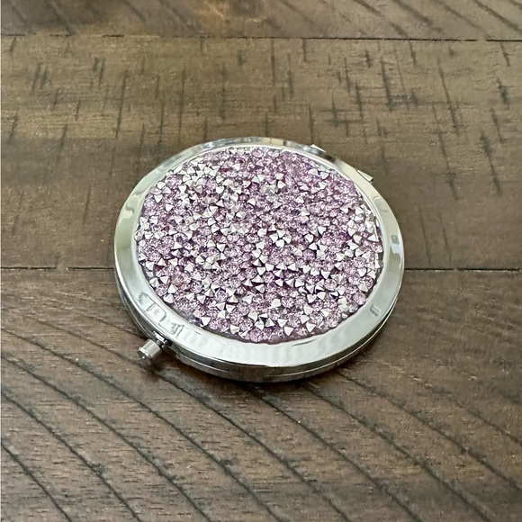 NEW!! Glam Compact Mirror - Picture 5 of 13